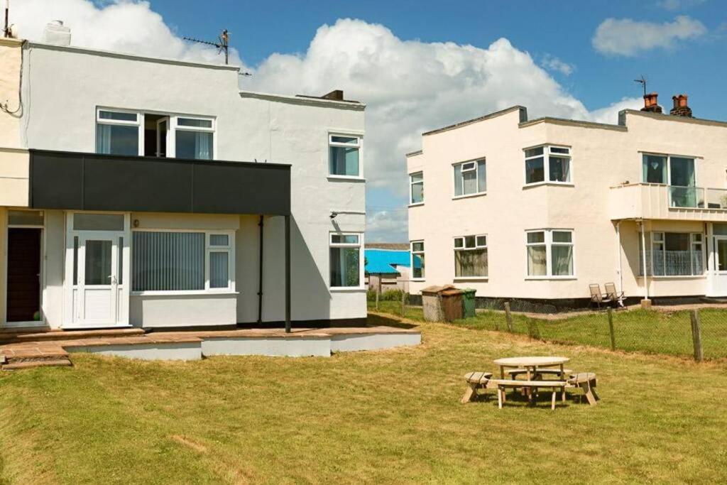 Beachfront Apartment - Ground Floor Apartment With Sea Views, Next To The Beach, Bridlington, North Yorkshire Bessingby Zewnętrze zdjęcie