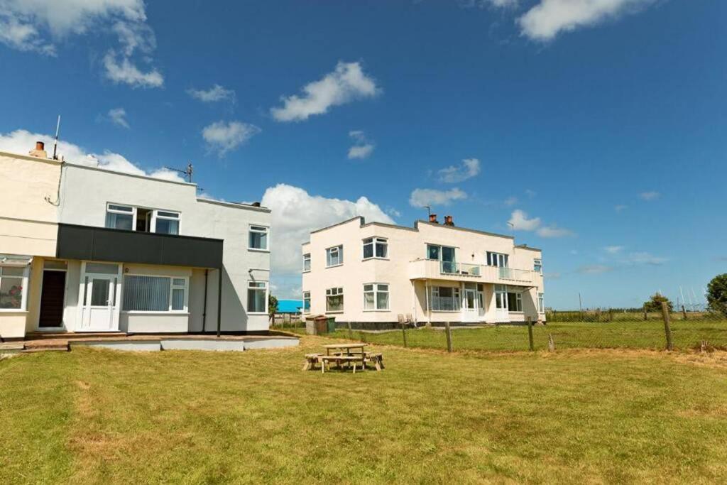 Beachfront Apartment - Ground Floor Apartment With Sea Views, Next To The Beach, Bridlington, North Yorkshire Bessingby Zewnętrze zdjęcie