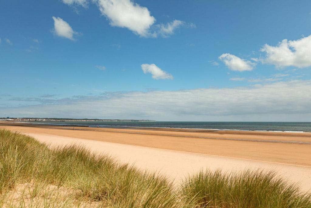 Beachfront Apartment - Ground Floor Apartment With Sea Views, Next To The Beach, Bridlington, North Yorkshire Bessingby Zewnętrze zdjęcie