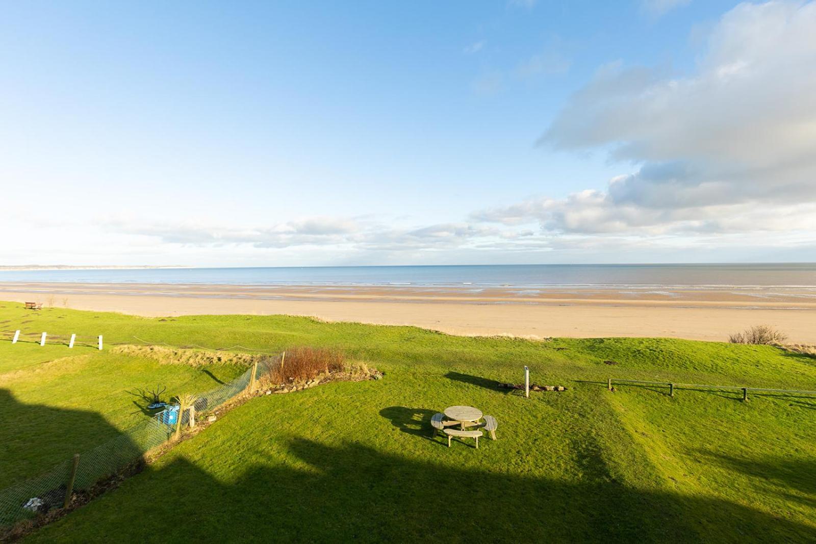 Beachfront Apartment - Ground Floor Apartment With Sea Views, Next To The Beach, Bridlington, North Yorkshire Bessingby Zewnętrze zdjęcie