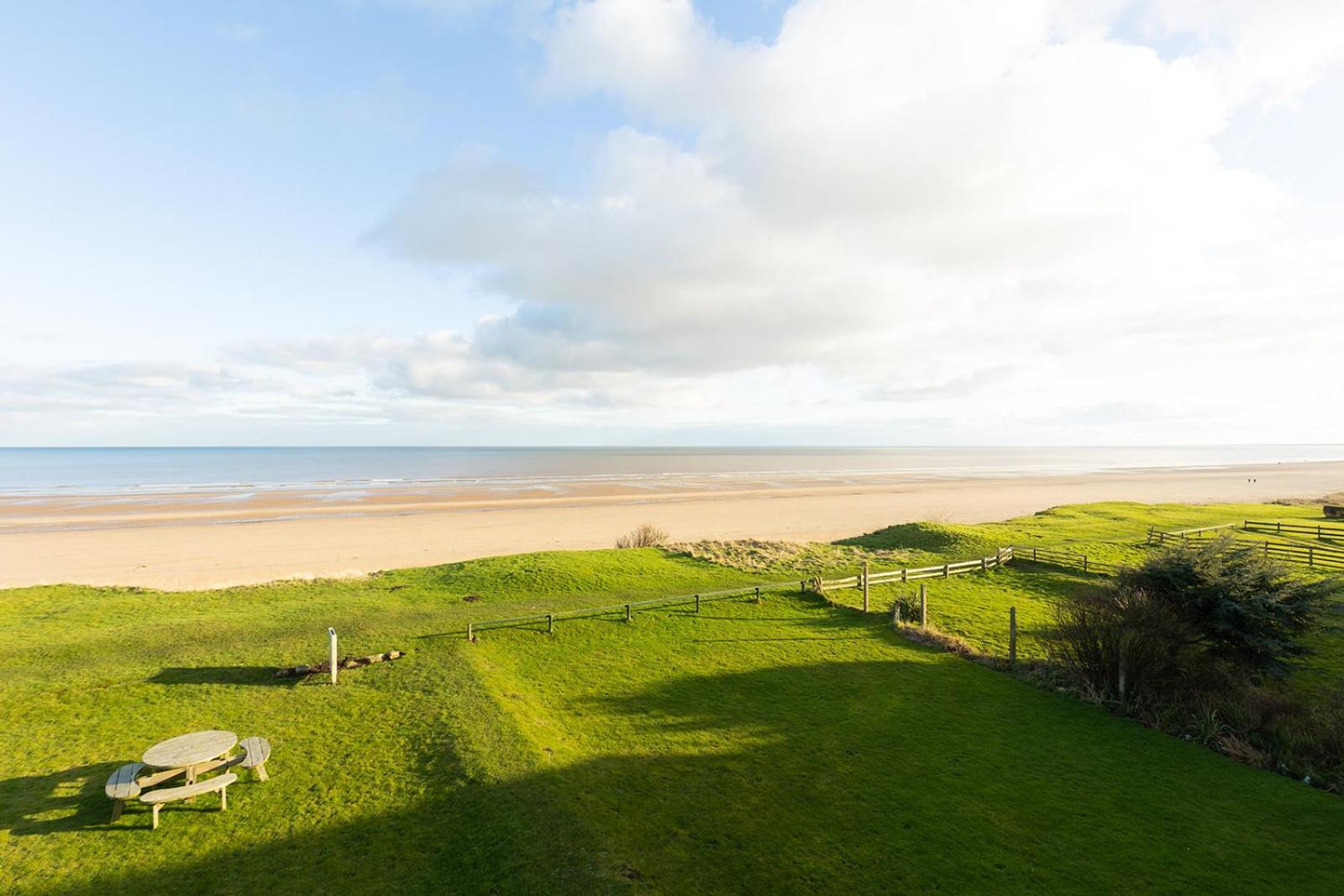 Beachfront Apartment - Ground Floor Apartment With Sea Views, Next To The Beach, Bridlington, North Yorkshire Bessingby Zewnętrze zdjęcie
