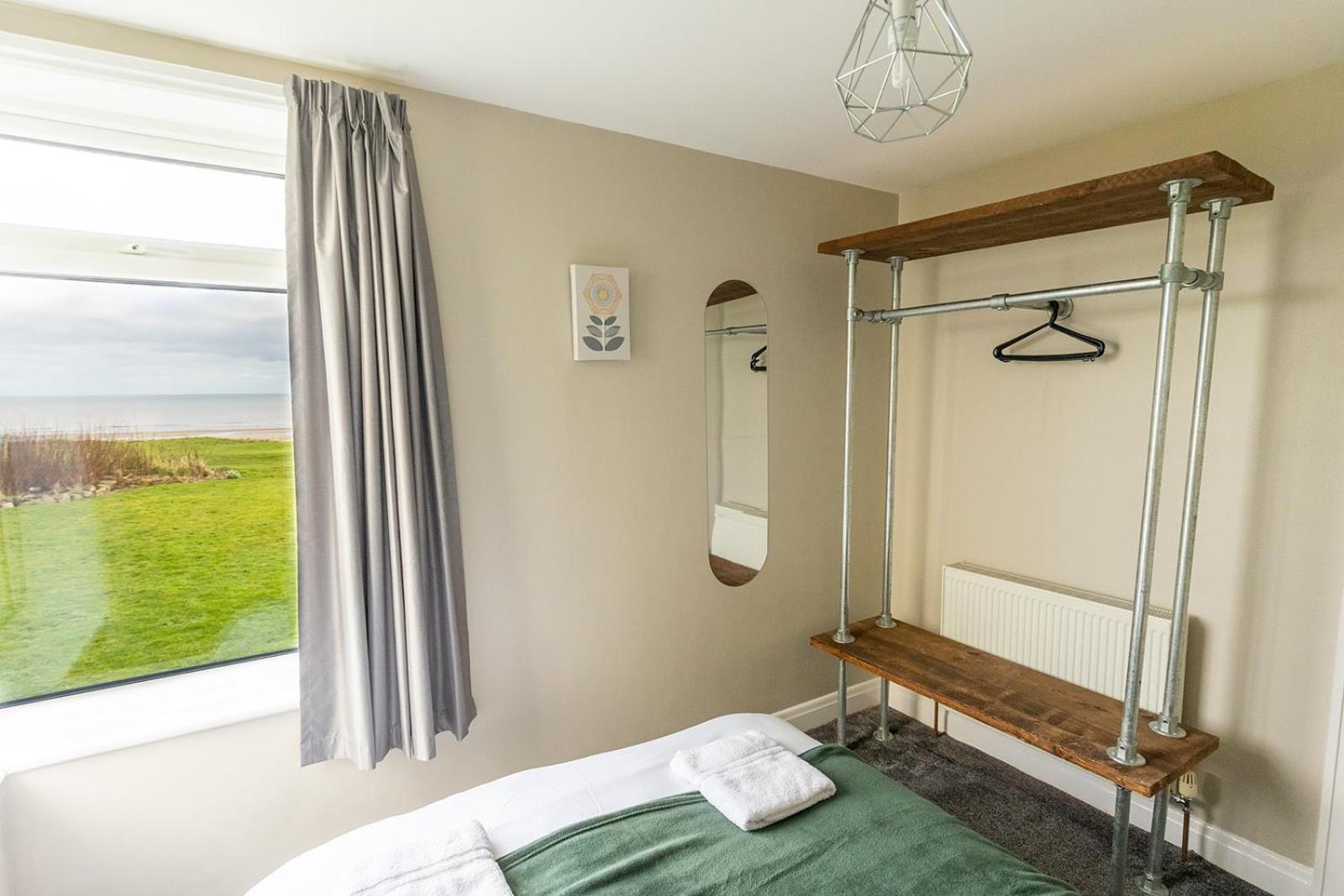 Beachfront Apartment - Ground Floor Apartment With Sea Views, Next To The Beach, Bridlington, North Yorkshire Bessingby Zewnętrze zdjęcie